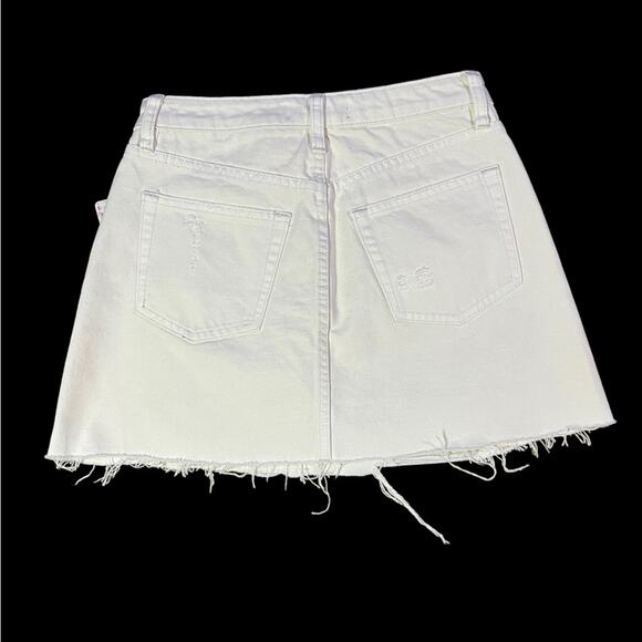 FREE PEOPLE NWT Worn White Short Ripped Button fly Jeans Skirt Size 25 - Picture 9 of 12